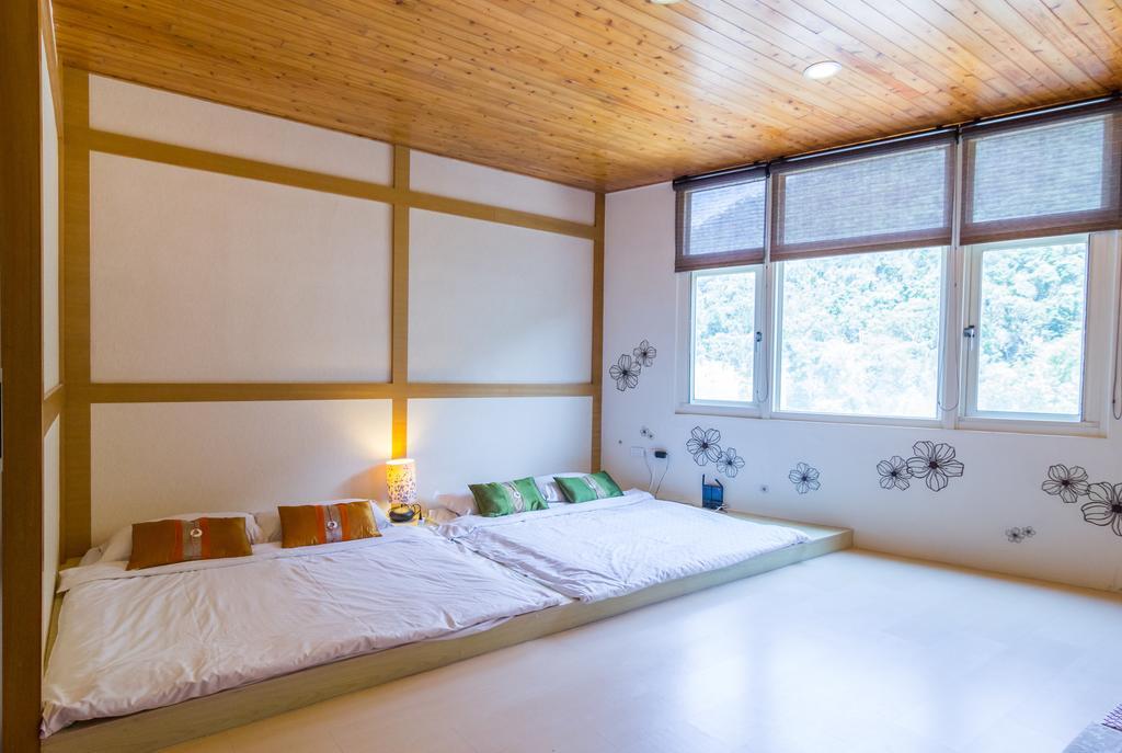 Lover Hot Spring B&B Джиаоси Екстериор снимка