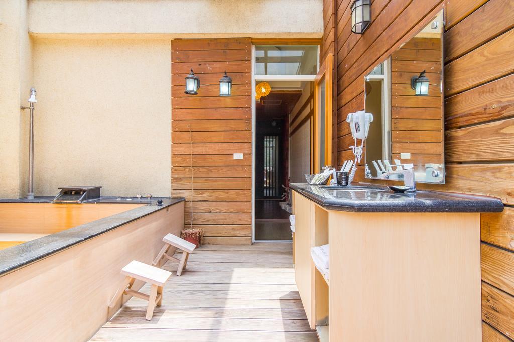 Lover Hot Spring B&B Джиаоси Екстериор снимка